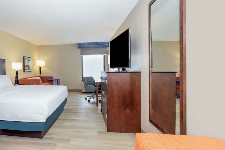 Room 13 of 35