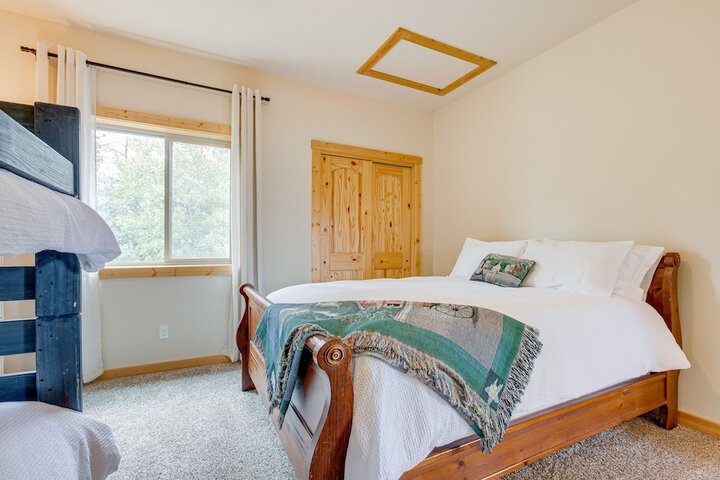 Jefferson Mountain Cabin w / Private Deck & Grill!