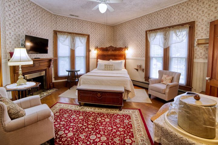 Rockwell Falls Inn and Wine Bar