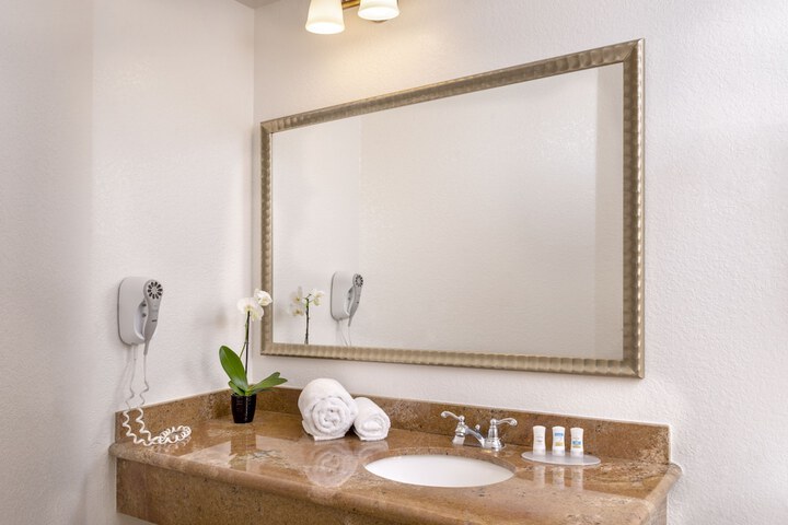 Beachfront Inn and Suites at Dana Point