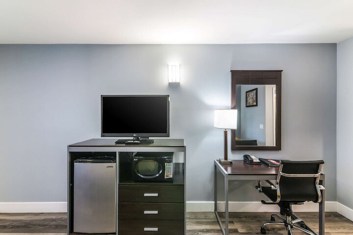 Room 27 of 47