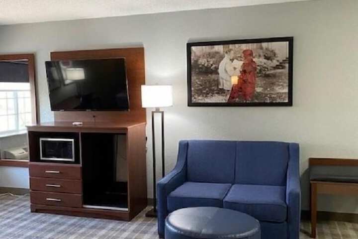 AmericInn by Wyndham Williamsburg