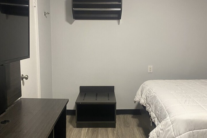 Room 10 of 17