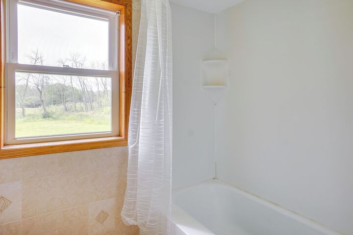 Pet-friendly New Berlin Retreat w / Patio & Yard!