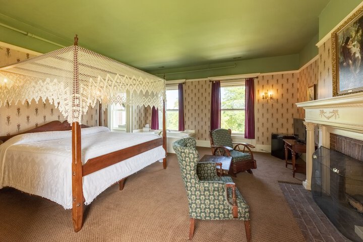 White Springs Manor a Belhurst Property