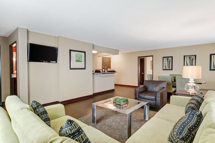 Room 28 of 115