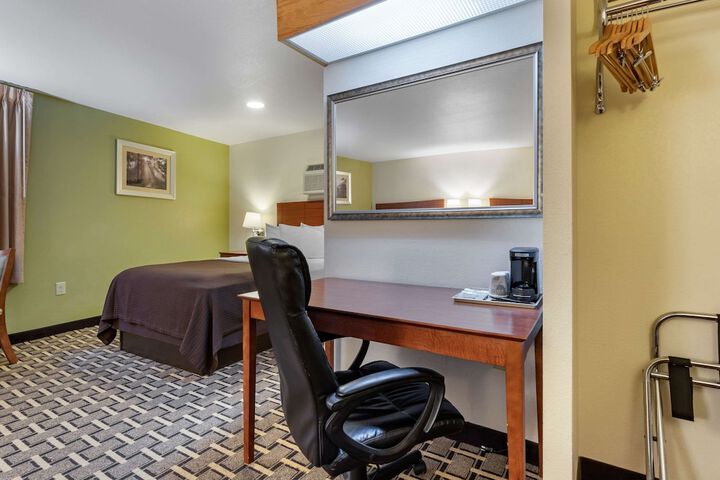 Room 14 of 27