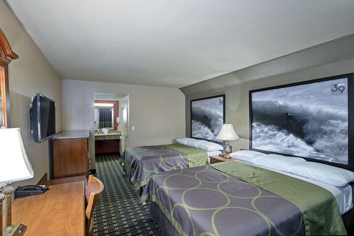 Room 10 of 24