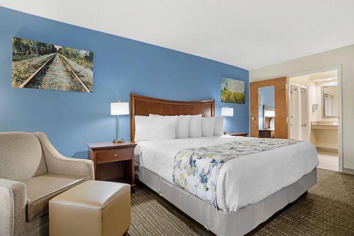 Best Western Inn & Suites - Monroe