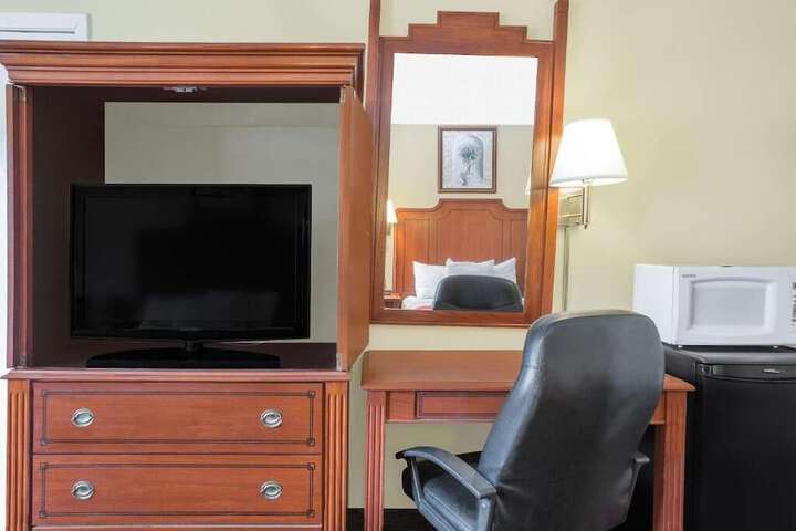 Room 9 of 15