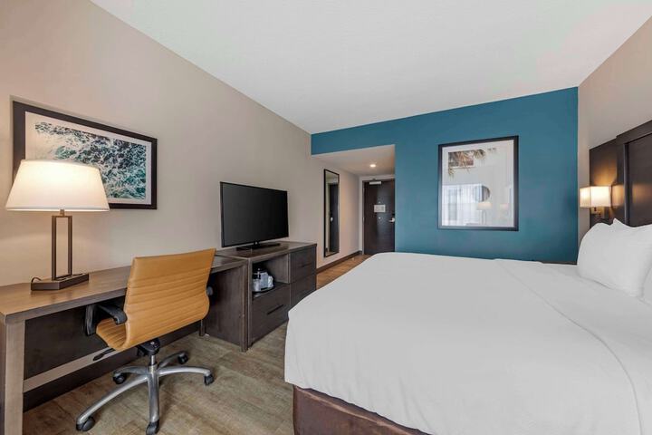 Comfort Inn & Suites Miami International Airport
