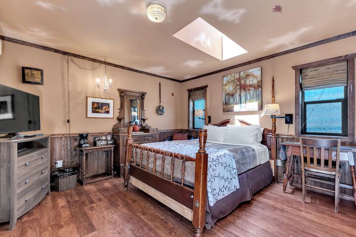 Room 204 of 256