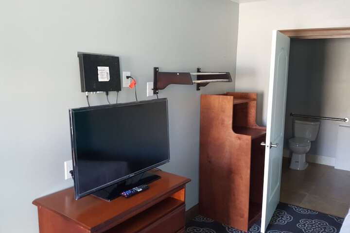 Room 8 of 11