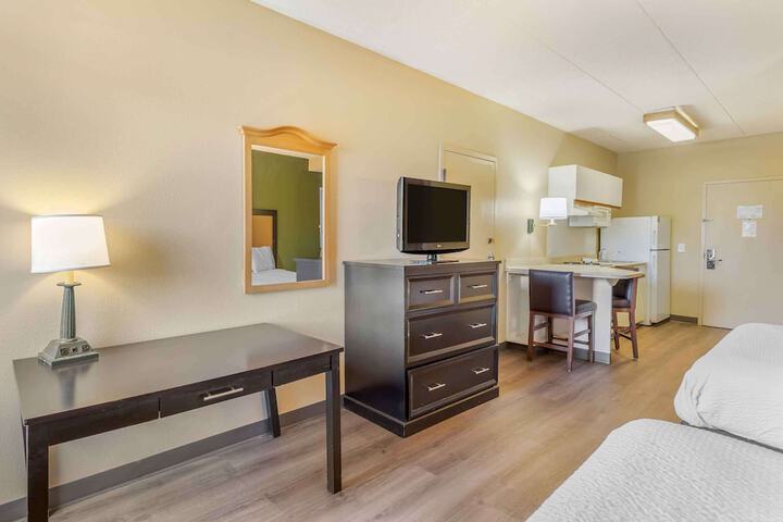 Room 15 of 33