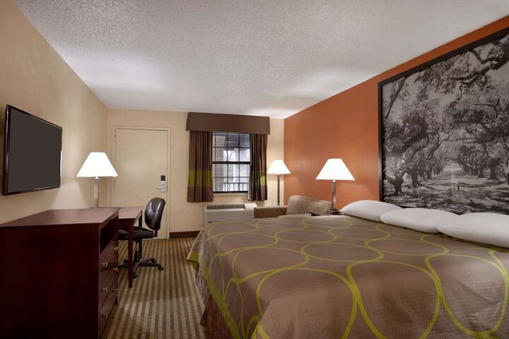 Room 9 of 14
