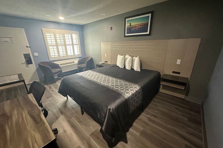 Room 11 of 37