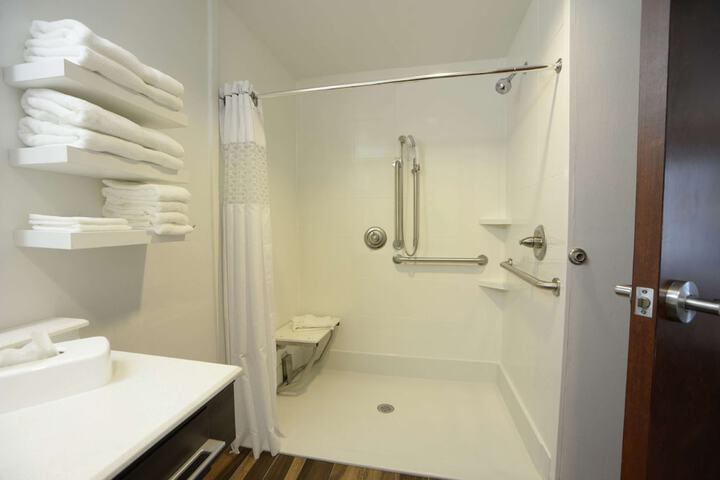 Room 15 of 38