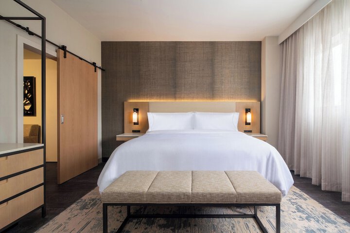 Room 33 of 49