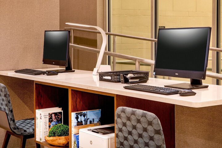Business Center 75 of 76