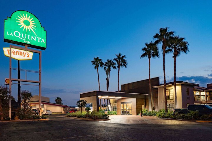Hotel 4 of 65