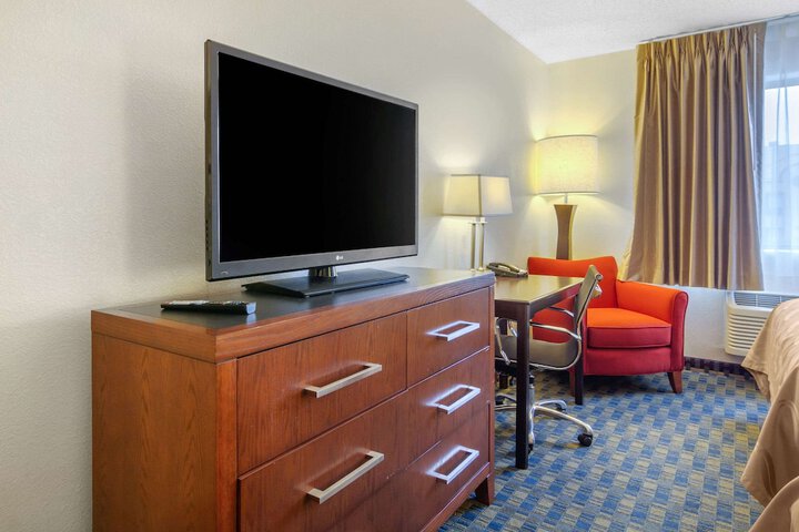 Room 7 of 33
