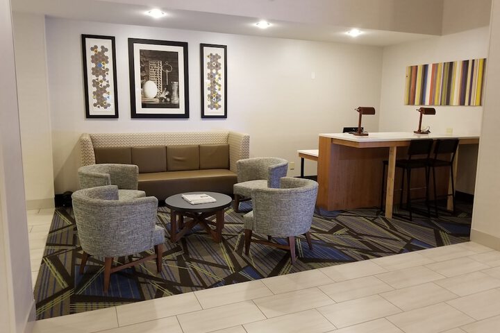 Holiday Inn Express & Suites Douglas by IHG