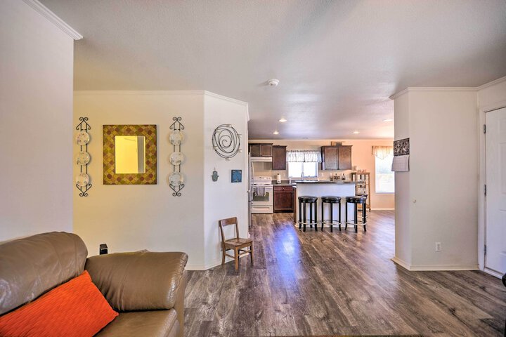 Peaceful Portales Escape w / Patio & Grill!