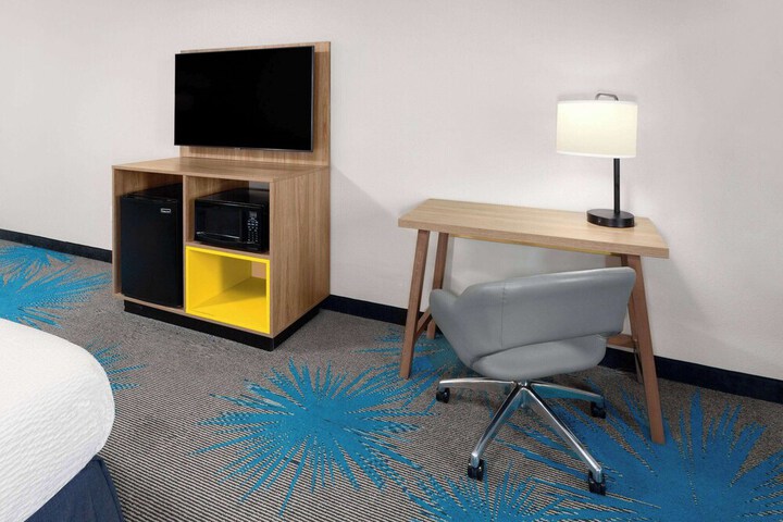 Days Inn & Suites by Wyndham Morris / I-80