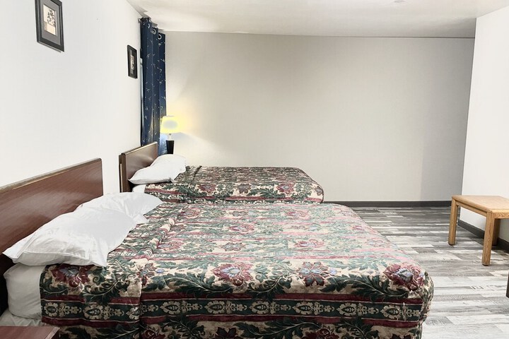 Room 6 of 9