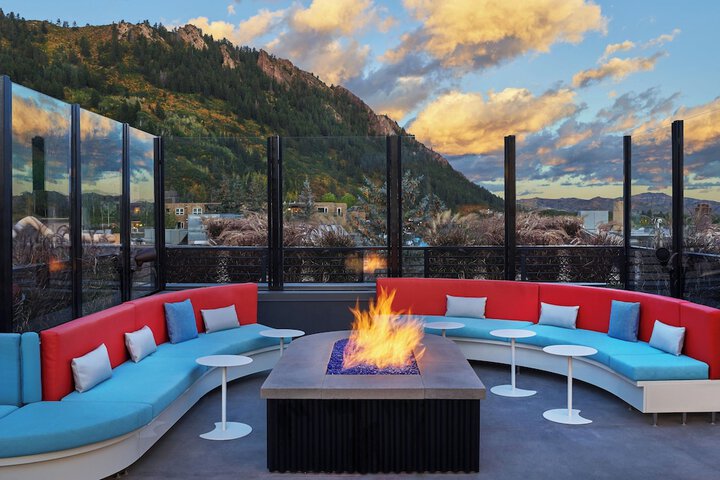 Lounge 63 of 78