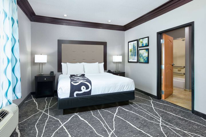 Room 21 of 28