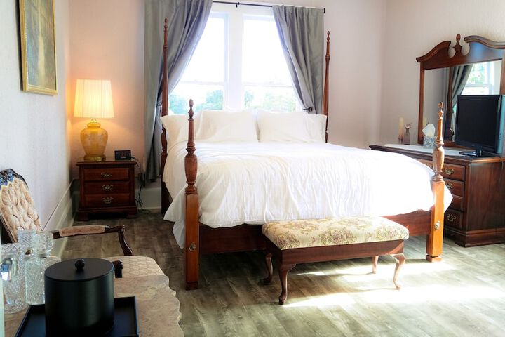 Room 38 of 104