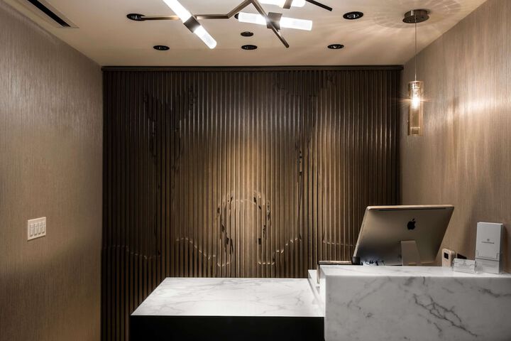 LondonHouse Chicago Curio Collection by Hilton