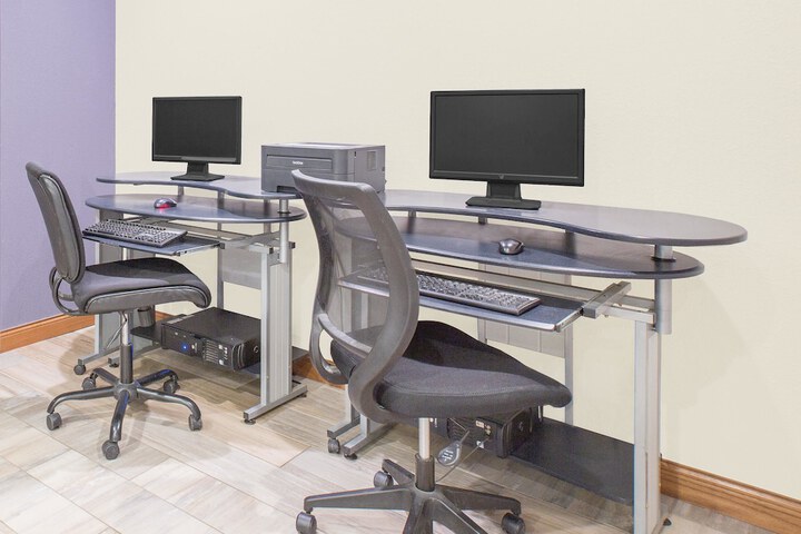 Business Center 41 of 44