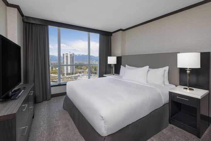 Room 32 of 51