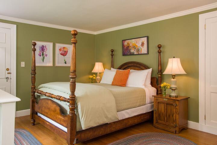 Room 33 of 43