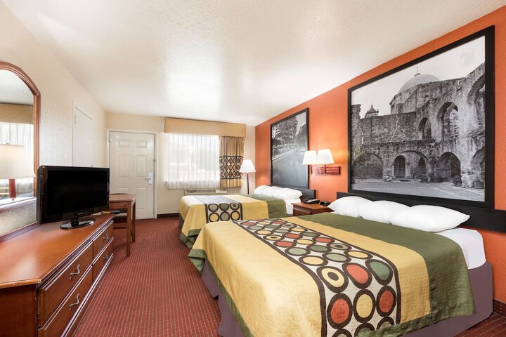 Room 8 of 15