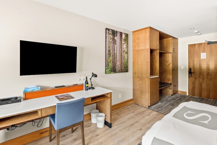 Room 13 of 19