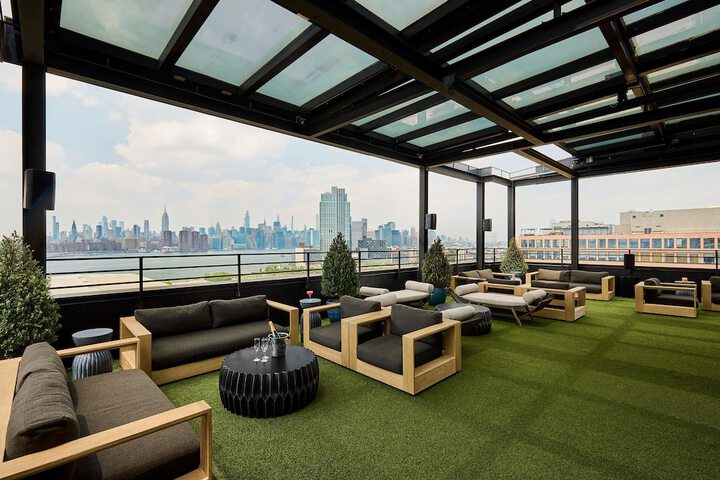 Lounge 104 of 132