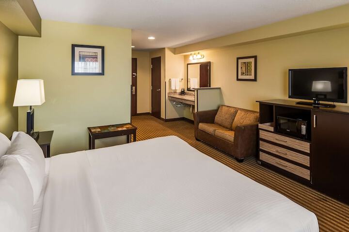 Room 9 of 43