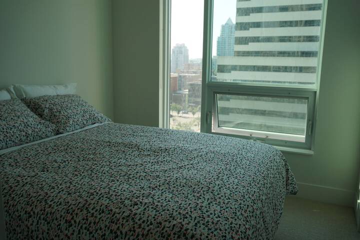 Room 10 of 28