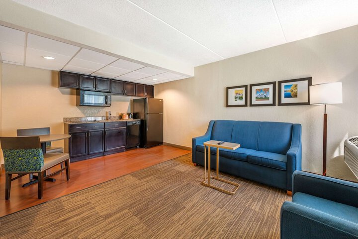 Comfort Inn & Suites East Hartford - Hartford