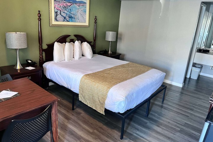 Room 26 of 34