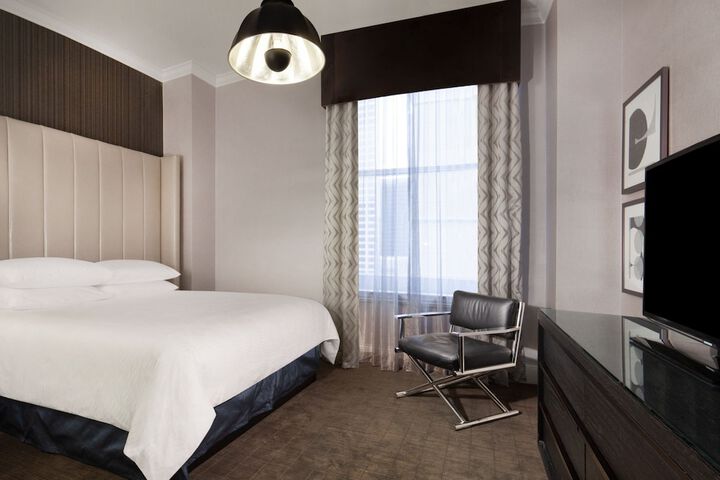 Room 121 of 212