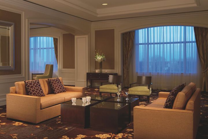 Lounge 86 of 105