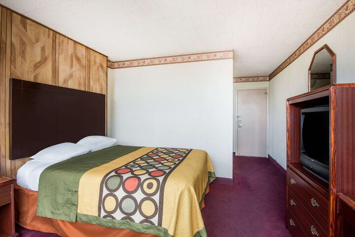 Room 25 of 51