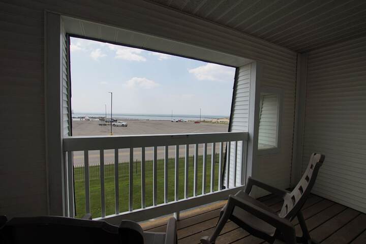 Snyders Shoreline Inn
