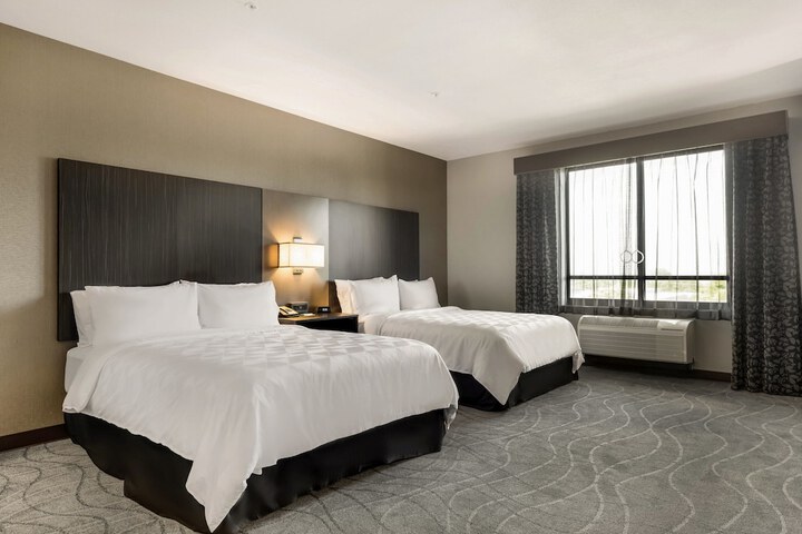 Holiday Inn & Suites Silicon Valley - Milpitas by IHG