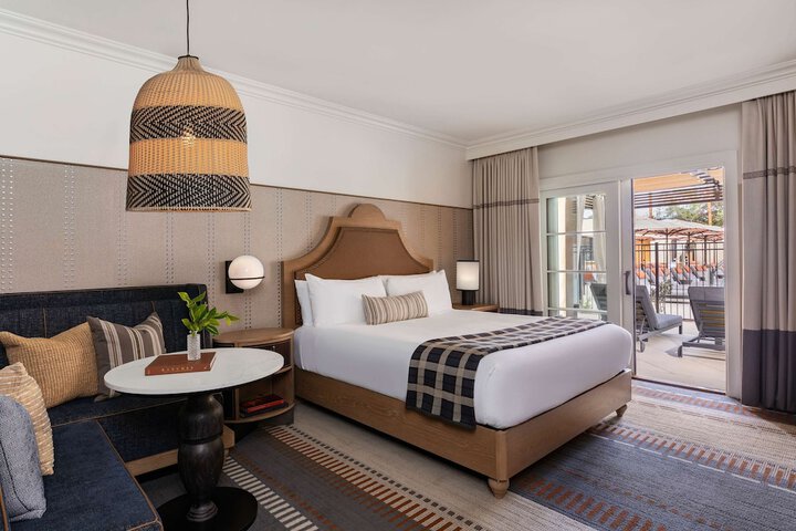 Room 25 of 104