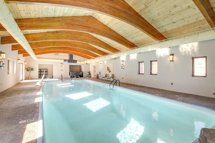Game Room Media Room & Pool: Luxe Villa in Craig!